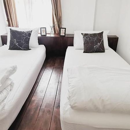 Stay Here Hostel Chiang Mai Exterior photo